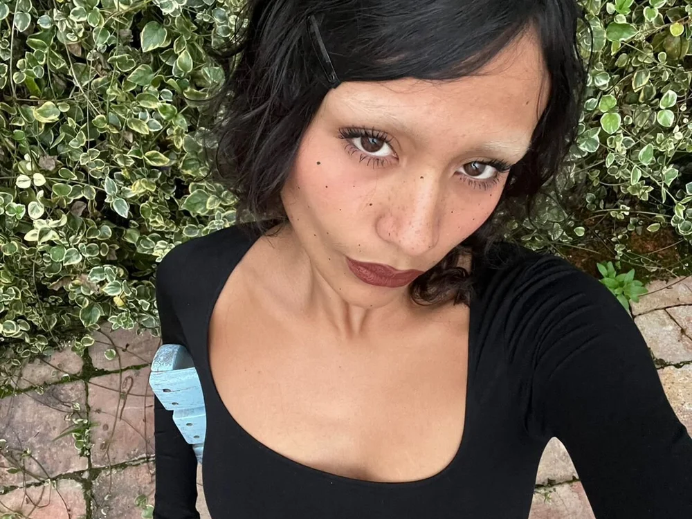 MantisRossen Offline XXX chat