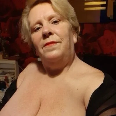 دردشة Playful_MILF_Demi الجنسية دون اتصال