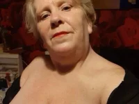 Модель Playful_MILF_Demi