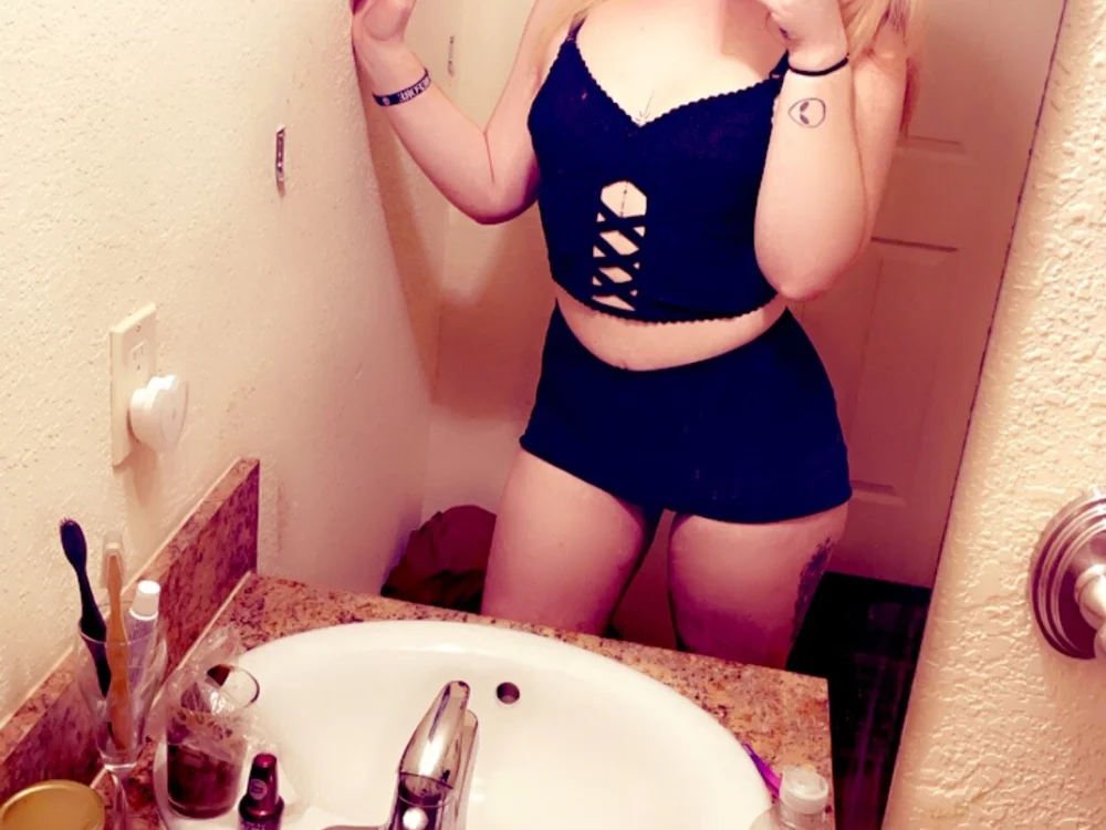 scarlettxlust's Offline XXX Chat