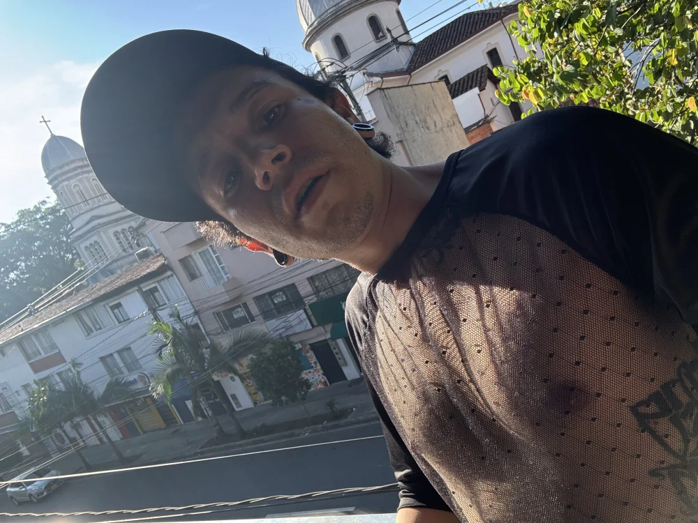 Tony-sucksyou offline chatrum