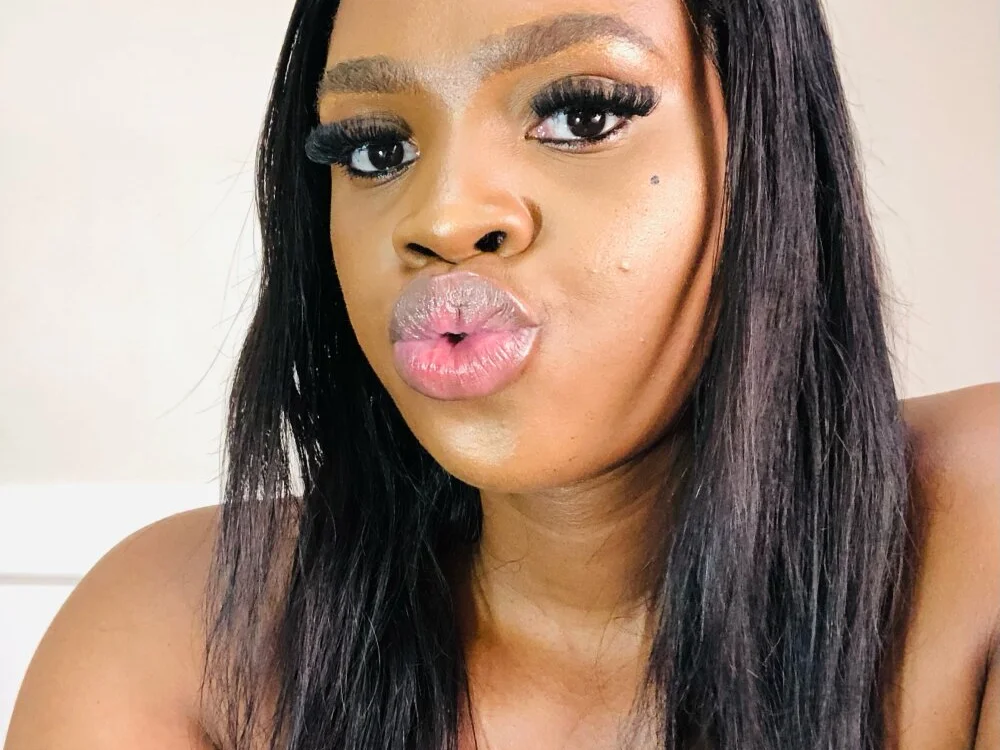 LuciousLips96 offline XXX-chatje