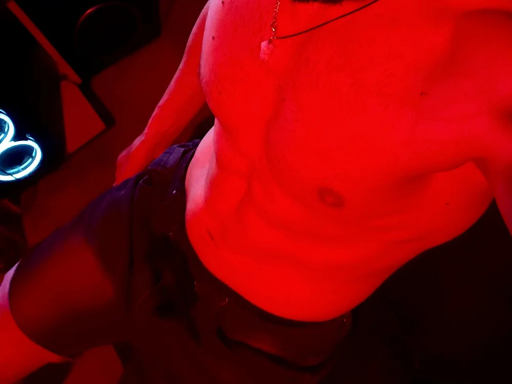 hotdude891's Offline Chat Room