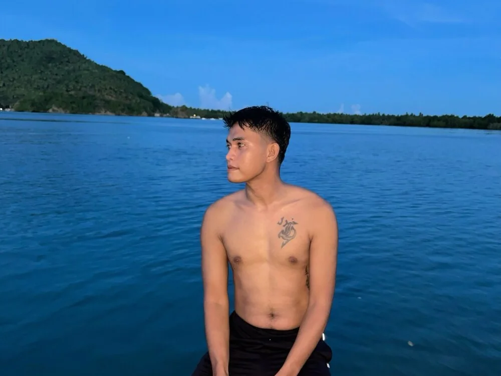 Chatroom XXX hors ligne de YourTan_skinboy