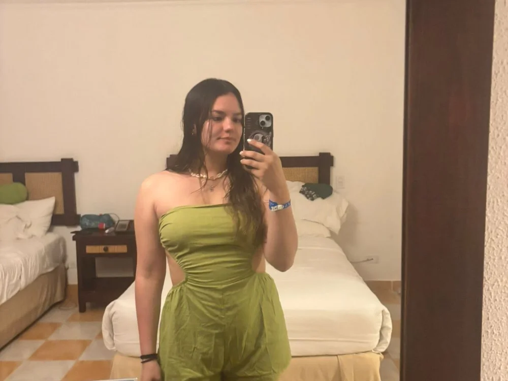 AlondraPink_'s Offline Chat Room