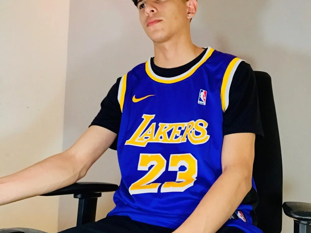 LiamGadiell 离线XXX聊天