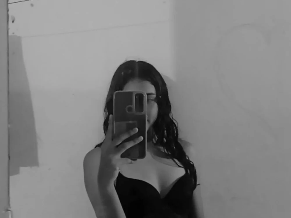 thepretty_girlss' Offline XXX Chat