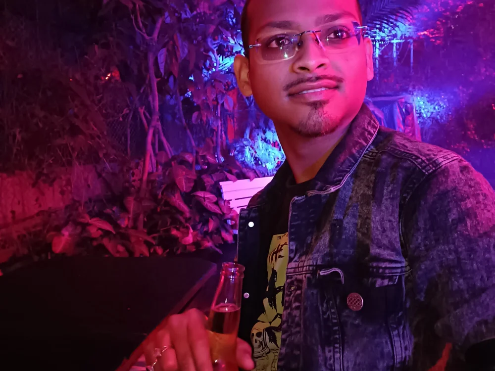 IndianBig7's Offline Chat Room