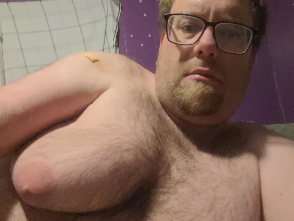 Christopher351990's Offline Chat Room