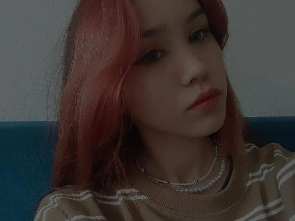 EmelinaGnas Chat XXX offline