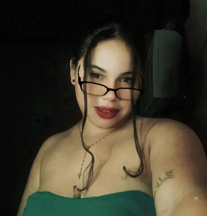 Isabella_Sugar's Offline Chat Room