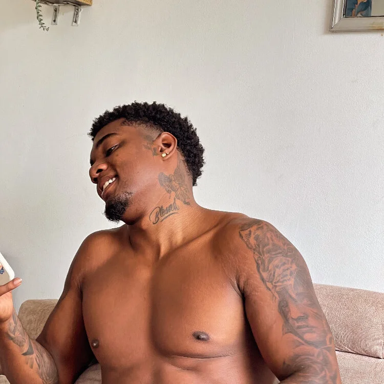 LOGAN_DRAKE Offline XXX-Chat