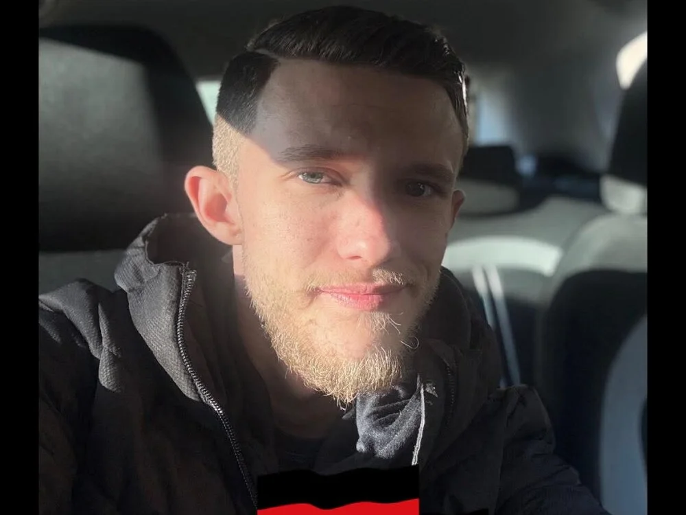 Andreas2335 offline XXX-chatje