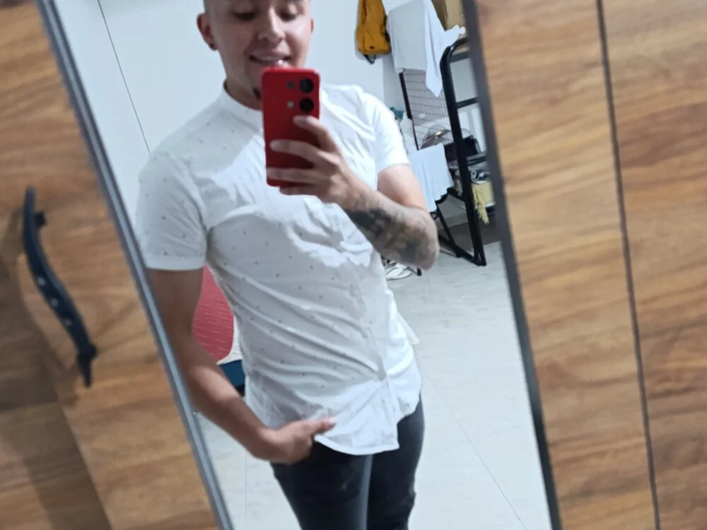 Polito456 Offline XXX Chat