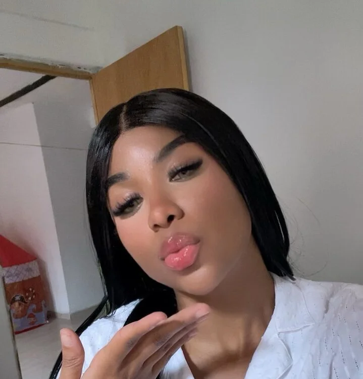 Nahela23 offline chatrum