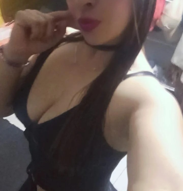 madie_slave Obrolan XXX Offline