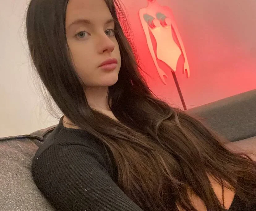 AriaThorn Adlı Modelin Çevrimdışı XXX Sohbeti