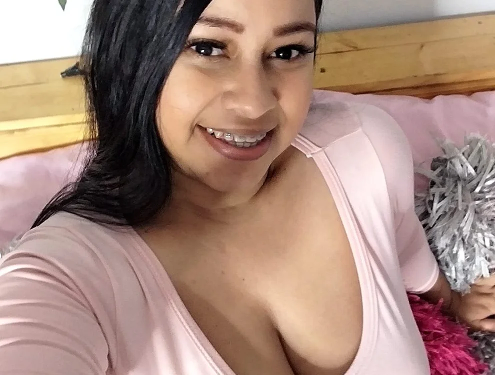 SHARONN_11's Offline Chat Room