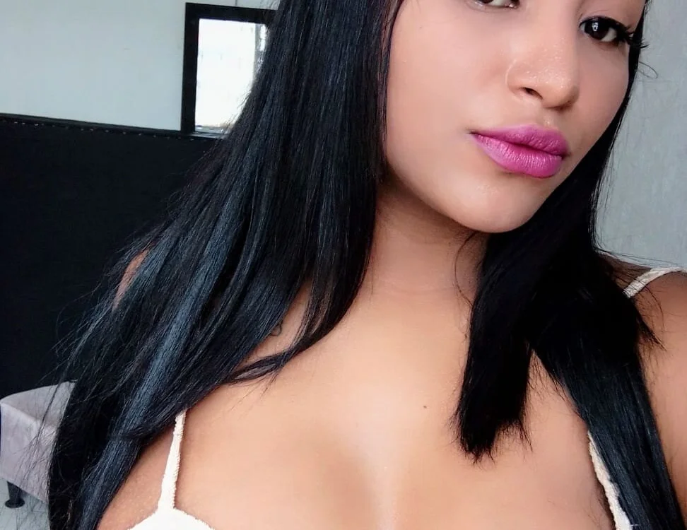 amandahot201 Adlı Modelin Çevrimdışı XXX Sohbeti