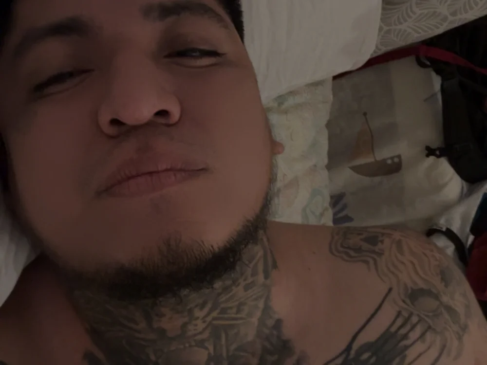 elpatron3232's Offline Chat Room