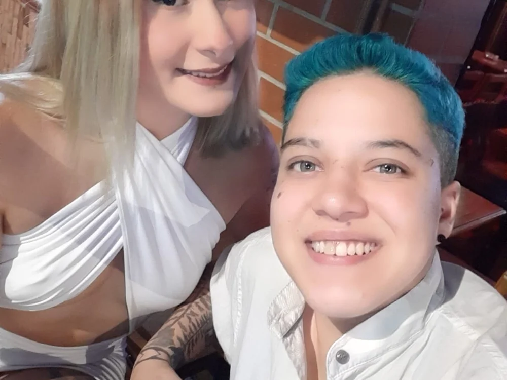 two_Addicted_Latinas Ruang Obrolan Offline