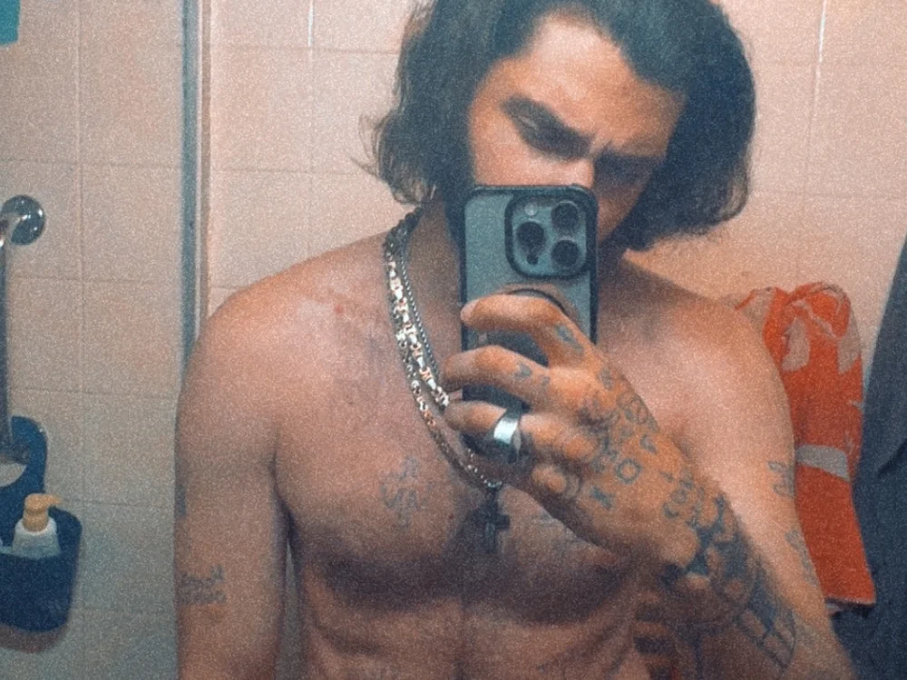 Hurus79 – Offline XXX chat