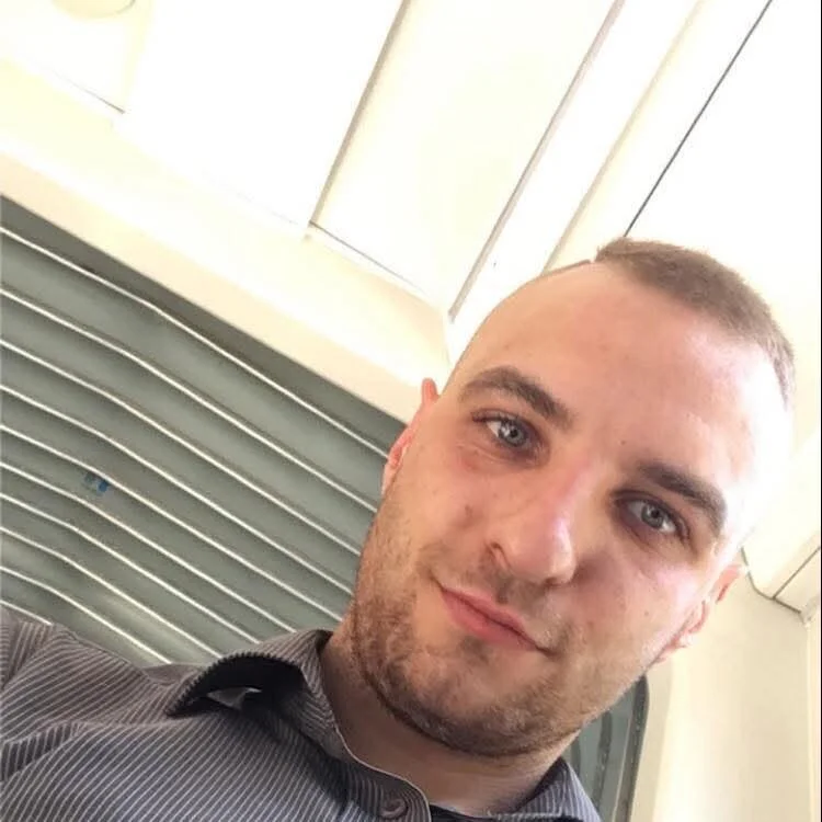 Adamadam1998's Offline Chat Room