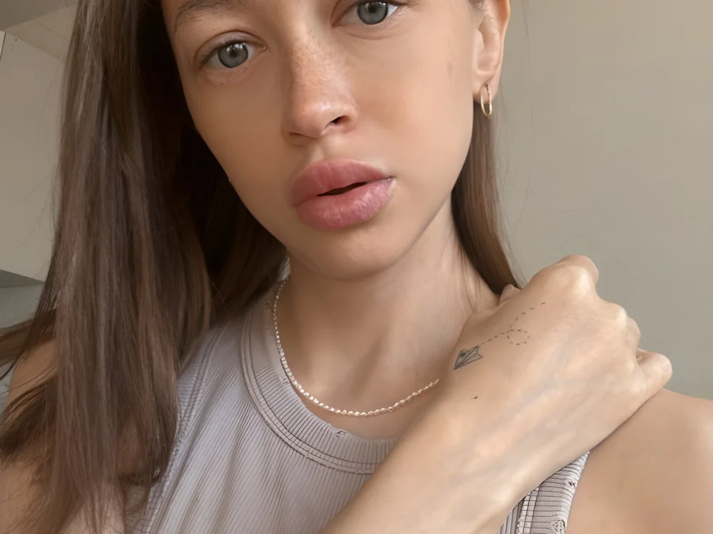 HelennHiss cam model