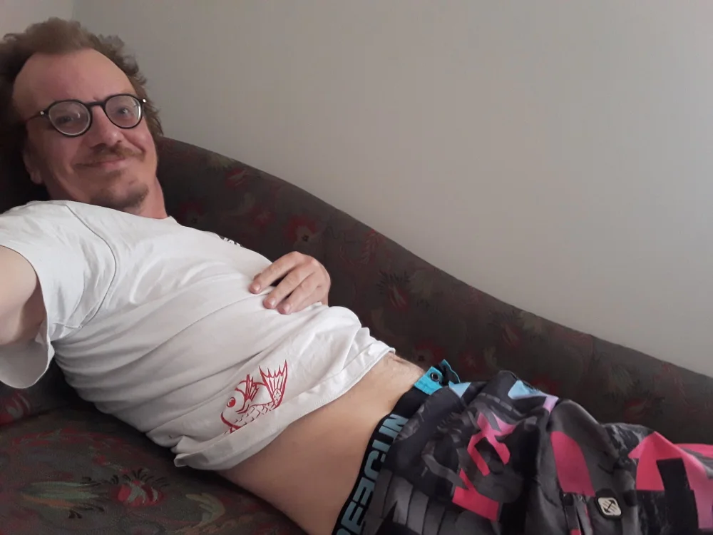 johan37100's Offline Chat Room