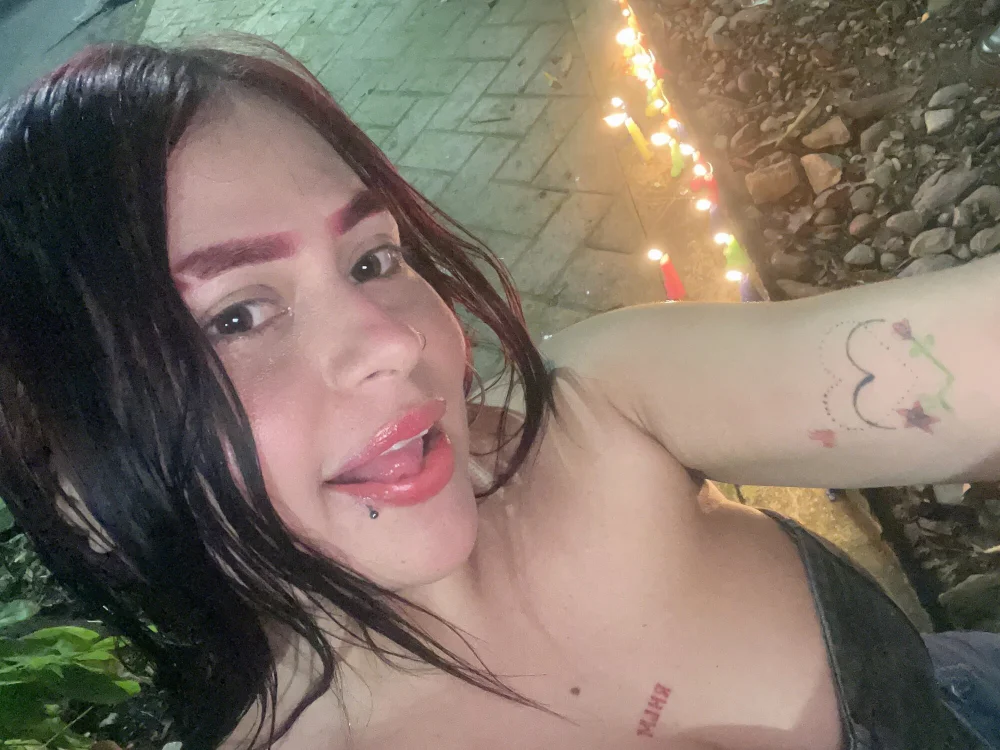 saritaboobs' Offline Chat Room