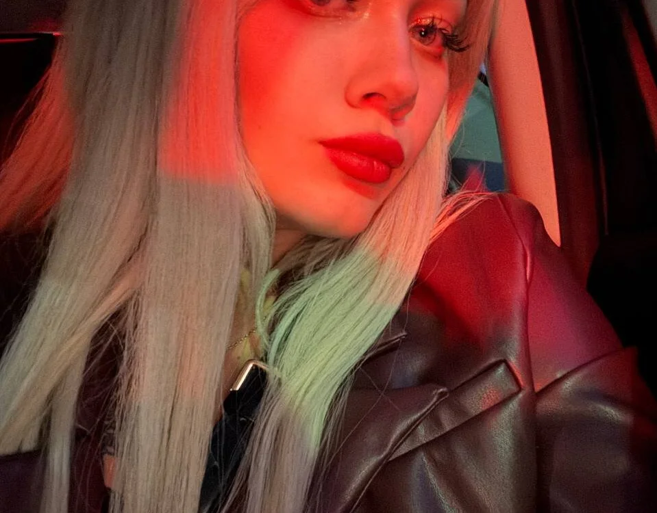 lucyirl's Offline XXX Chat