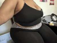 Juicyy27 live cam model