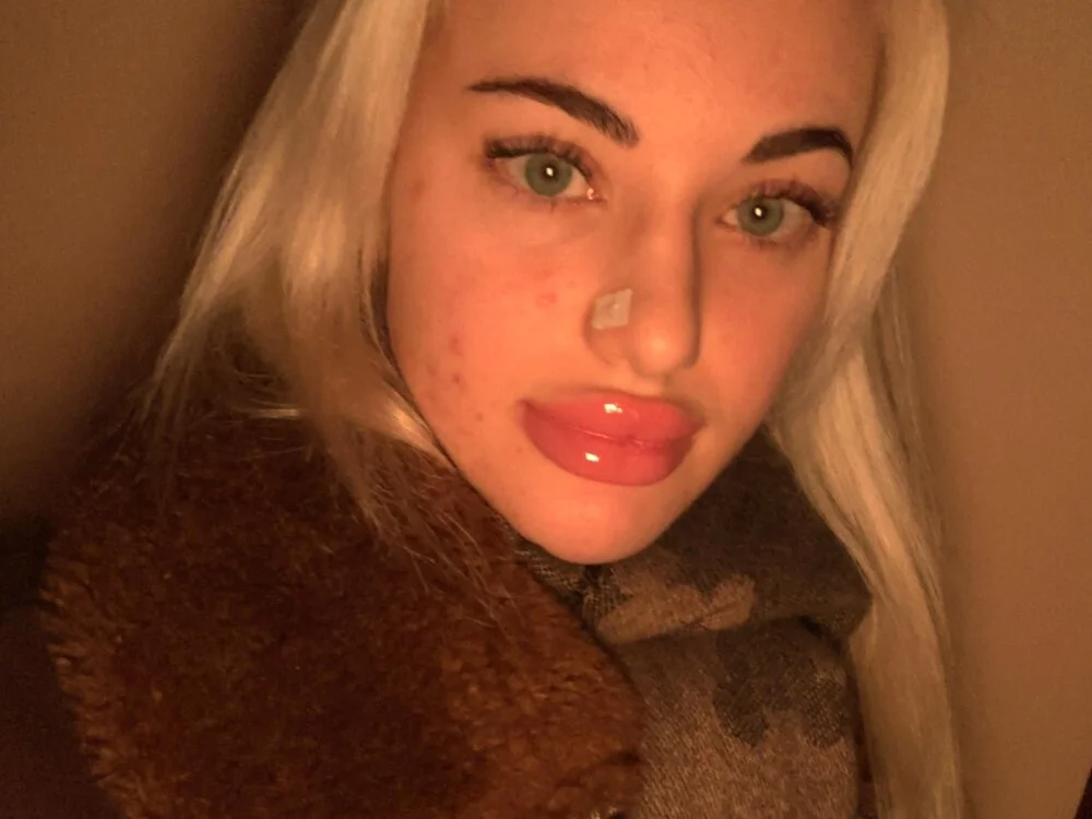 Sabina_Sirop অফলাইন XXX চ্যাট