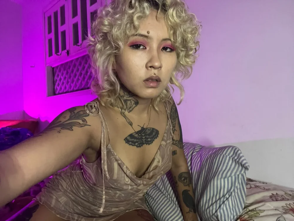 kittyfrombr's Offline Chat Room