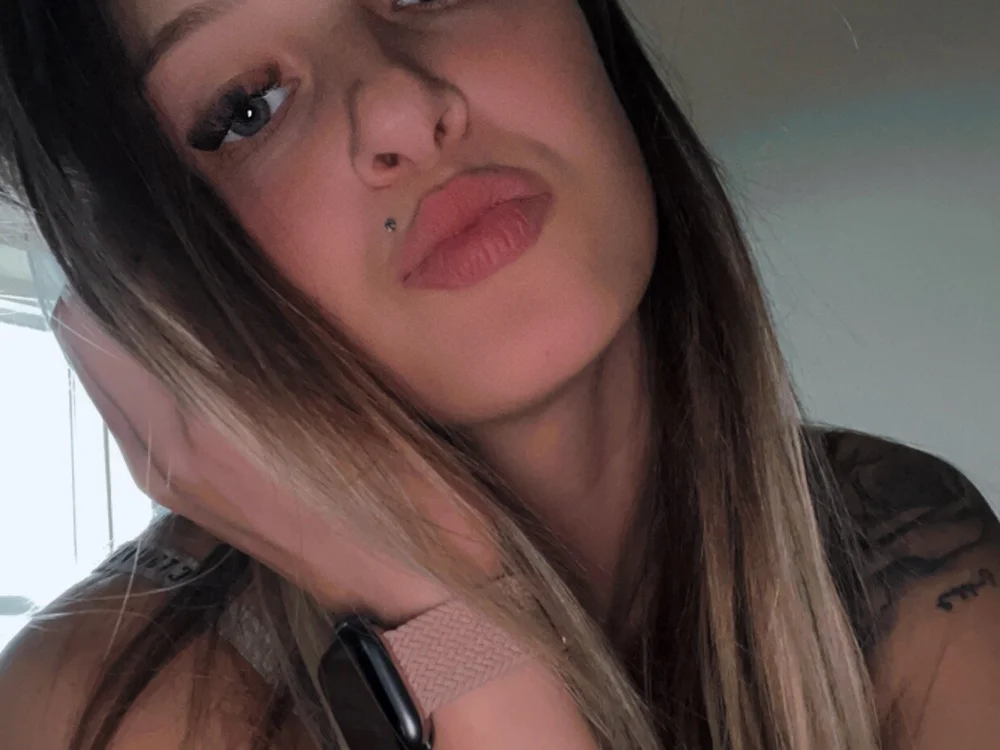 sugarrgirl Offline XXX-Chat