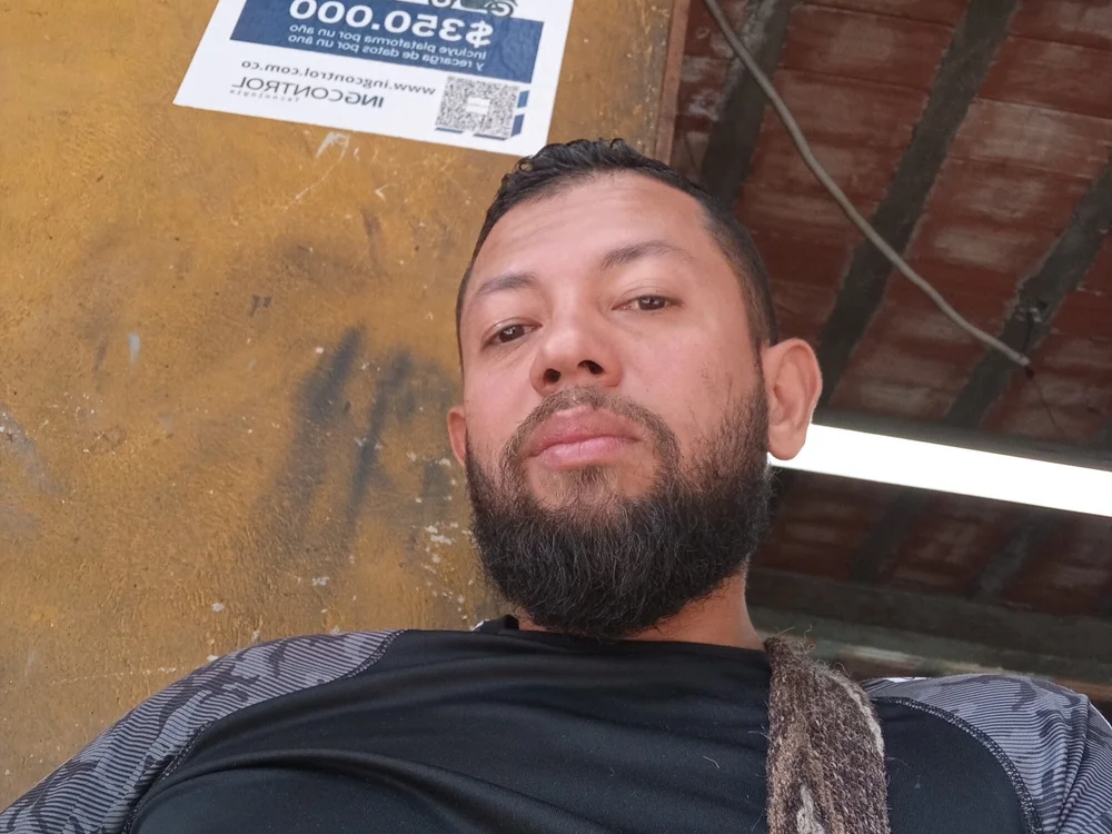 Edmoralescas' Offline Chat Room