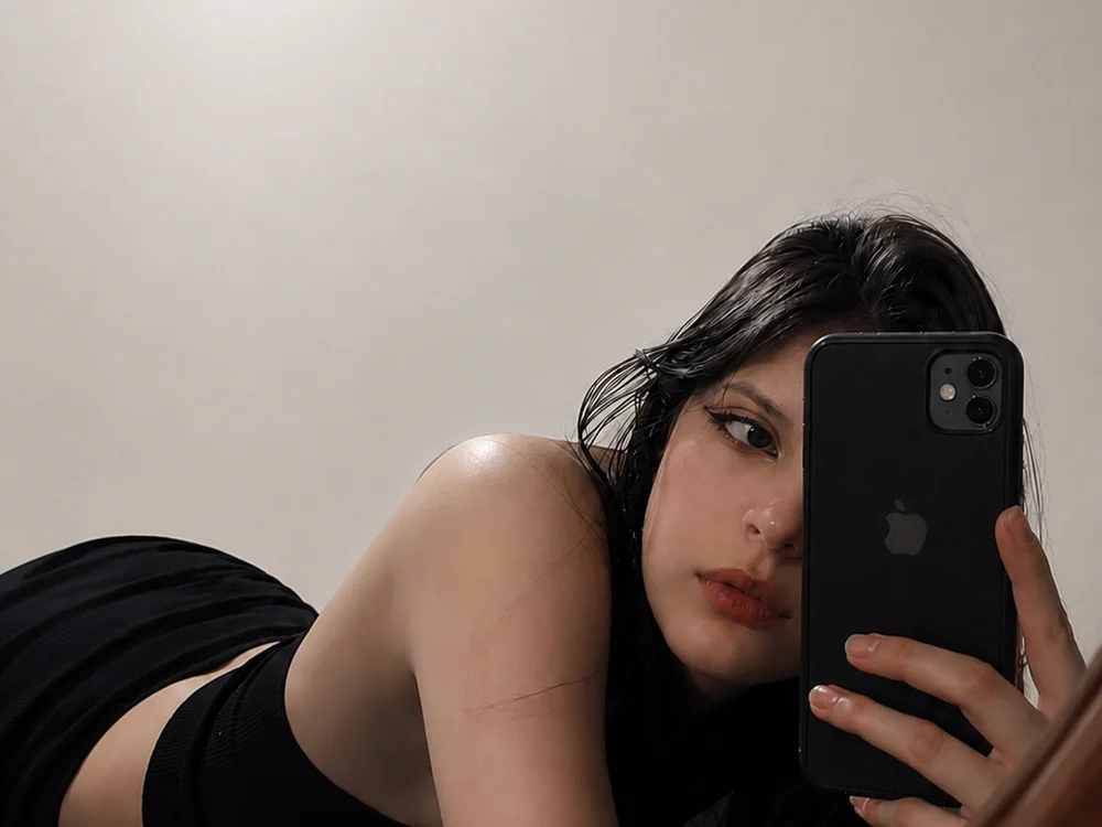 anny_blommie's Offline XXX Chat