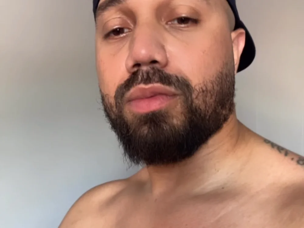 AlbertRodrigz_'s Offline Chat Room