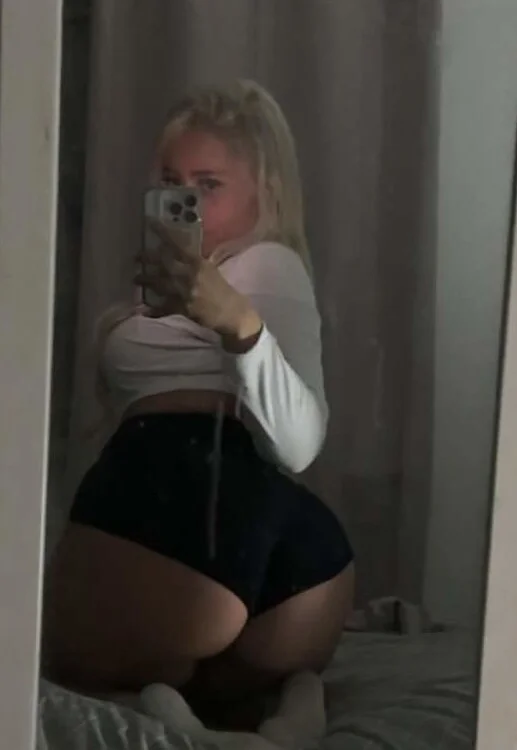 Larnsweet_x offline chatrum