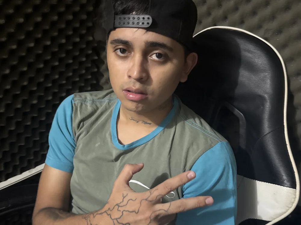 alejandro_2028's Offline Chat Room