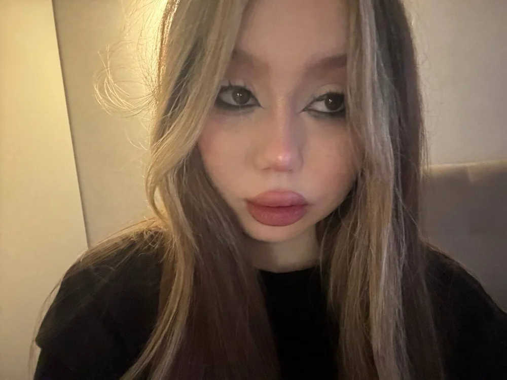 JadeEmber's Offline Chat Room