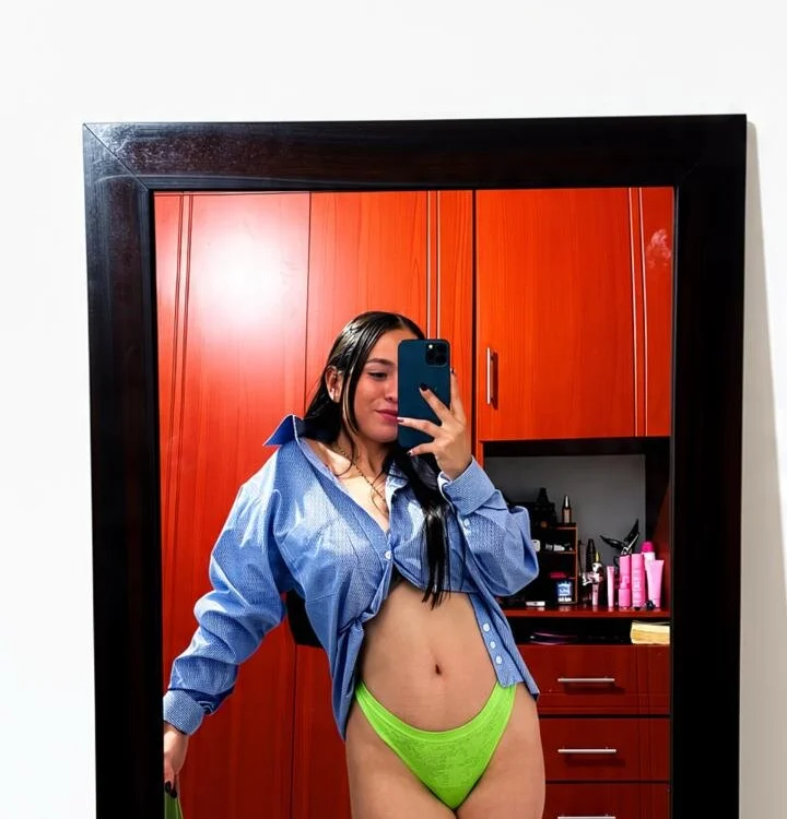 _Mia_10's Offline XXX Chat