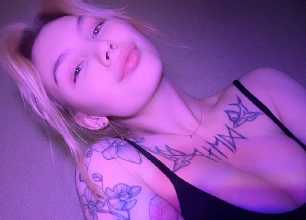 Eva_Ri's Offline Chat Room