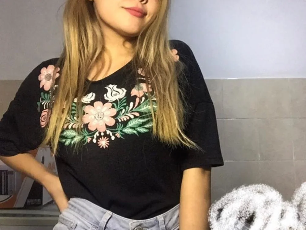 ChioLi Adlı Modelin Çevrimdışı Sohbet Odası
