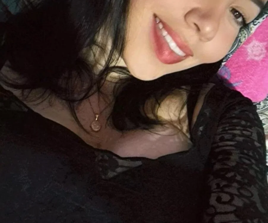 juliet_noir Adlı Modelin Çevrimdışı XXX Sohbeti