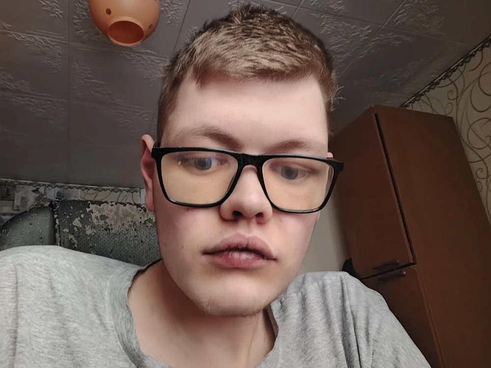 hhhtps' Offline Chat Room