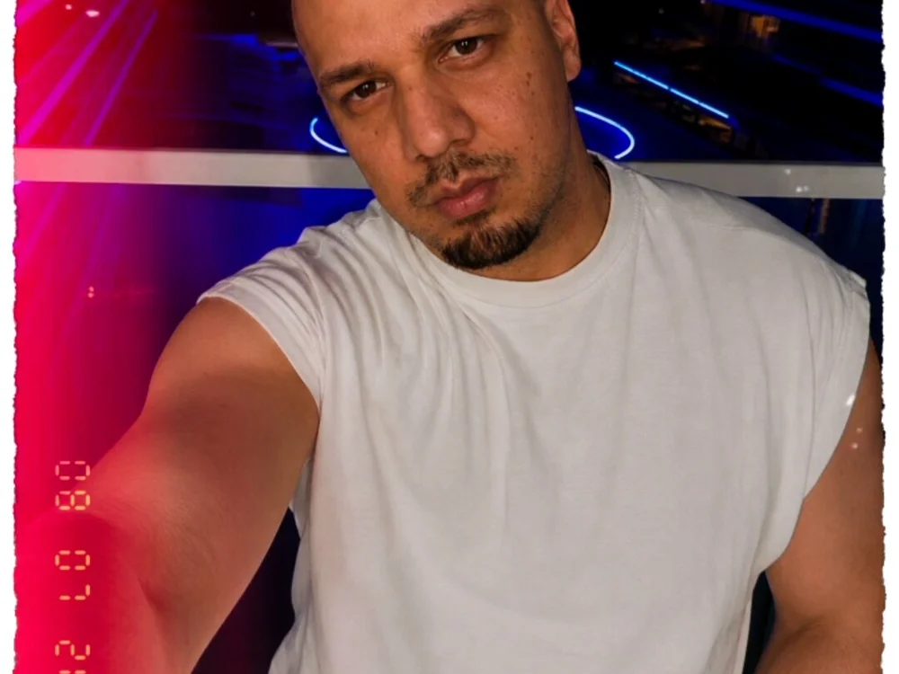sebbaav08's Offline XXX Chat
