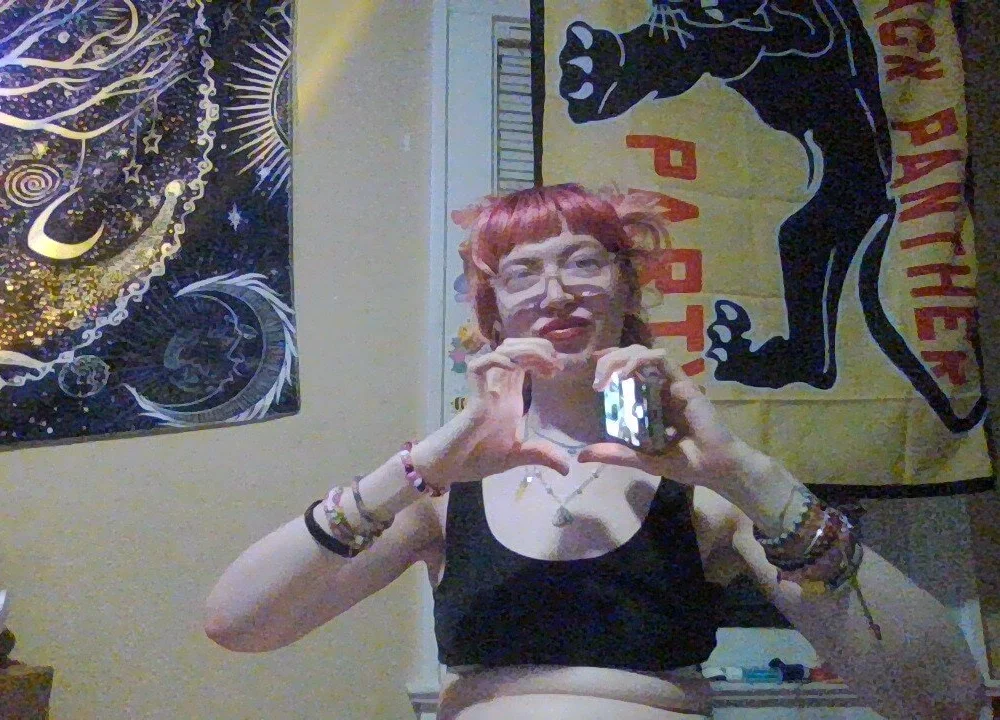gothpinkalien's Offline Chat Room