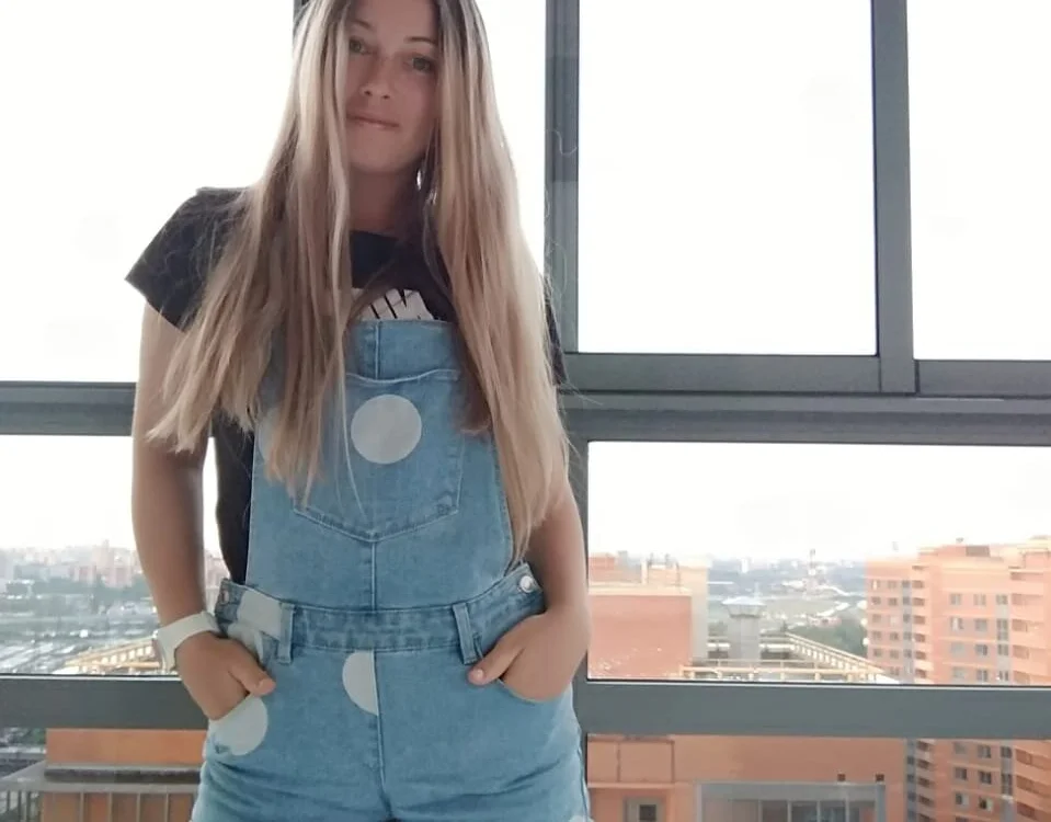Blonde_Alex's Offline Chat Room