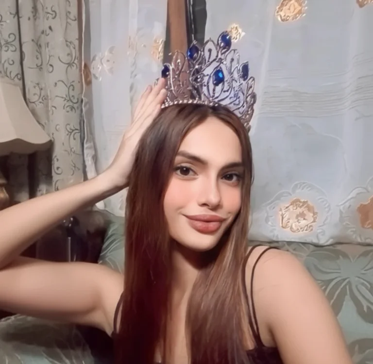 babybella18xxx Adlı Modelin Çevrimdışı XXX Sohbeti